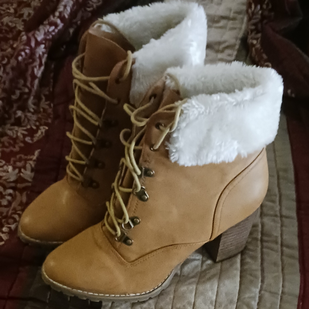 Confort lace up boots